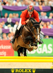 Christian Ahlmann mit dem belgischen Hengst Taloubet Z auf dem Weg zum Weltcupsieg. Foto: Frieler